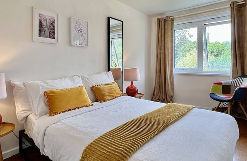 Brondesbury Apartment | Beautiful 2 bedroom apartment 20min from Centre.