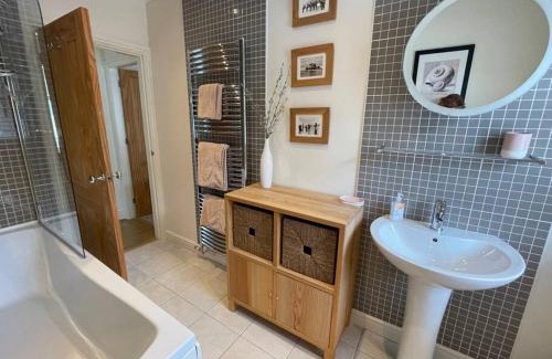 Deganwy Apartment | Beautiful 2 bedroom apartment with estuary views
