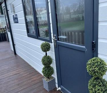 Great Houghton Other | Beautiful 2 bedroom caravan on Billing Aquadrome