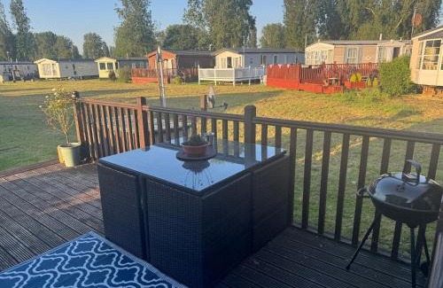Great Houghton Other | Beautiful 2 bedroom caravan on Billing Aquadrome