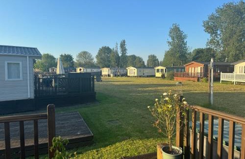 Great Houghton Other | Beautiful 2 bedroom caravan on Billing Aquadrome