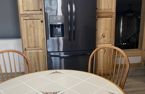 Florien Cabin | Beautiful 2 Bedroom Cabin with a lake view.