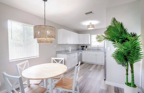 Lantana House | Beautiful 2-bedroom coastal home minutes from beach & downtown