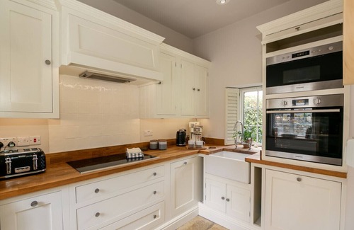 Churchill Apartment | Beautiful 2 Bedroom Cottage in the Cotswolds