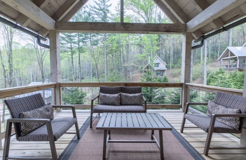 Highlands Cottage | Beautiful 2-bedroom, sleeps 6, modern mountain chic cottage - Limbertwig