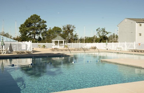 New Bern Apartment | Beautiful 2 bedroom unit at resort, sleeps 6