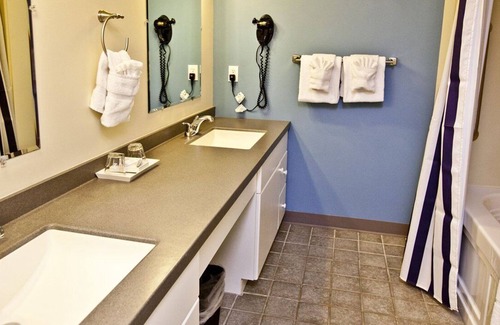 Ocean Drive Apartment | Beautiful 2 bedroom unit at resort, sleeps 6