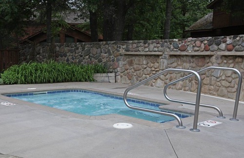 Lake Shore Apartment | Beautiful 2 bedroom unit at resort, sleeps 8