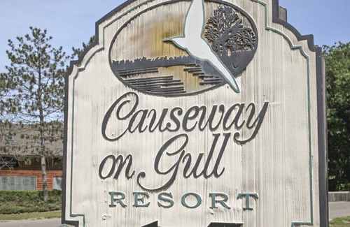 Lake Shore Apartment | Beautiful 2 bedroom unit at resort, sleeps 6