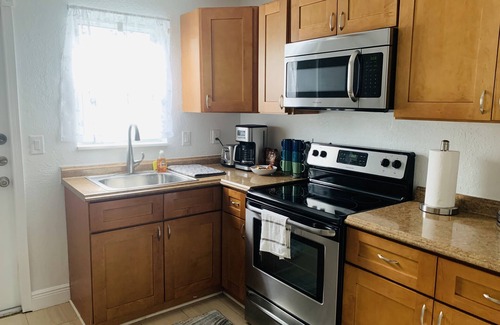 Dania Beach Apartment | Beautiful 2 - Bedroom Rental Unit near the Beach