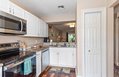 Biggar Condo | Beautiful 2-bedroom townhouse with AC in Fort Myers