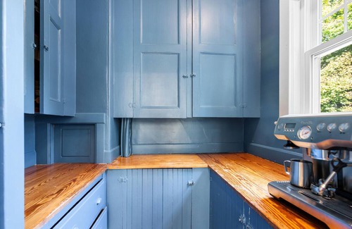 Watertown Condo | Beautiful 2-bedroom with parking close to Cambridge/Watertown line