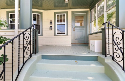Watertown Condo | Beautiful 2-bedroom with parking close to Cambridge/Watertown line
