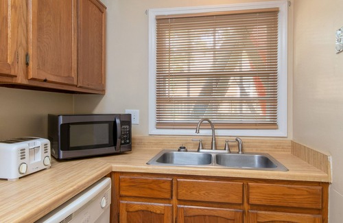 Lake Waccamaw House | Beautiful 2 BR, 1.5 BA Lakefront Condo - Linens, Pets, Kayaks, Fishing Gear !