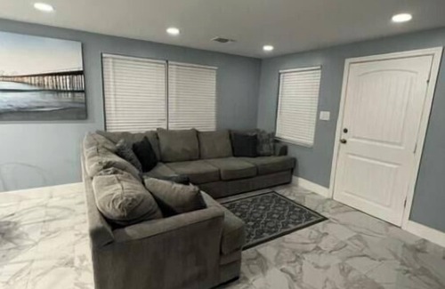 Moorings House | Beautiful 2 BR 2 Bth 1 mile to beach 2.5 Mile to 5th Ave shopping and dining