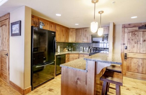 Tamarack Condo | Beautiful 2 BR Condo with Fireplace
