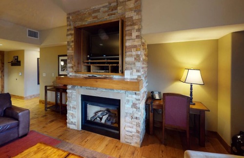 Tamarack Condo | Beautiful 2 BR Condo with Fireplace