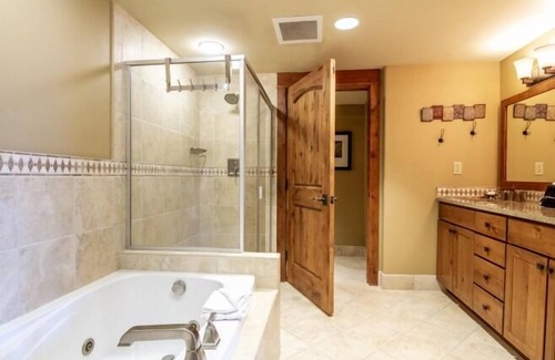 Tamarack Condo | Beautiful 2 BR Condo with Fireplace