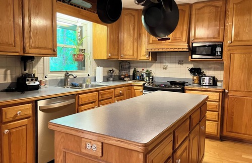 Chanteloup Estates House | Beautiful 2-story home minutes from Downtown Hendersonville