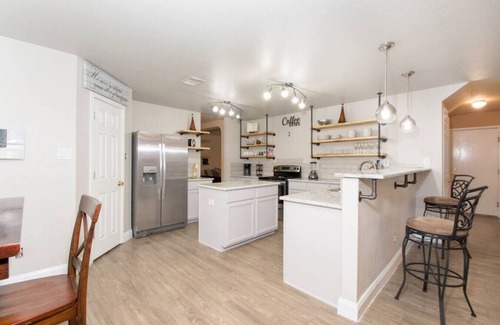 San Antonio House | Beautiful 2 Story Near Seaworld and Lackland AFB