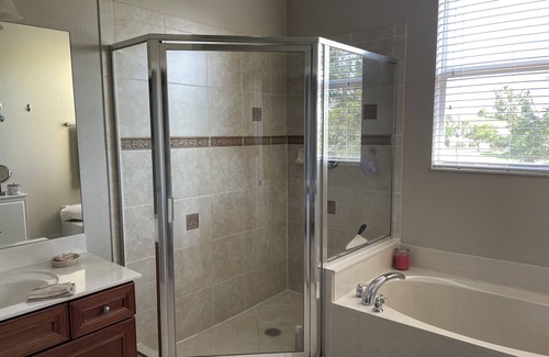Biggar House | Beautiful 2 story Townhome with view of lake. Minutes from beach