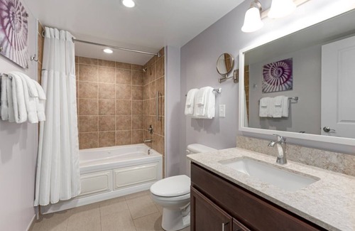 Ash Resort | Beautiful 2 Bedroom Suite at Towers on the Grove, Myrtle Beach.