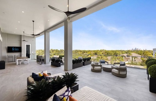 The Galleria Apartment | Beautiful 2B/2B Apartment in the Galleria