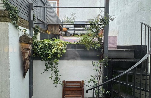 Islington Apartment | Beautiful 2BD Lower Level Flat w/Patio, Angel