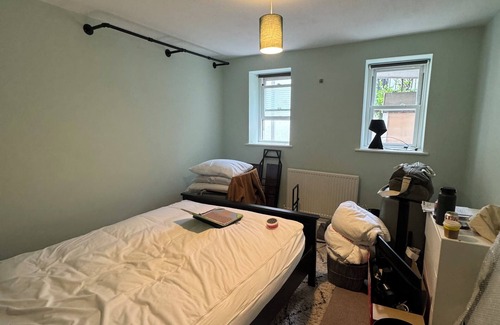 Islington Apartment | Beautiful 2BD Lower Level Flat w/Patio, Angel