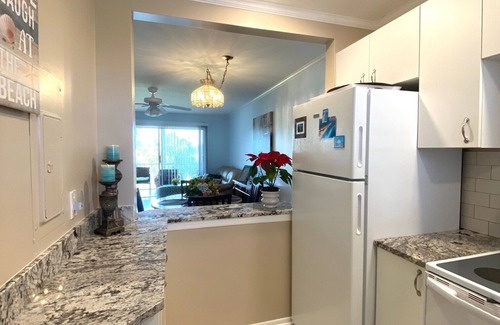 Central Naples Condo | Beautiful 2bed 2 bath condo in the heart of Naples with great golf course view
