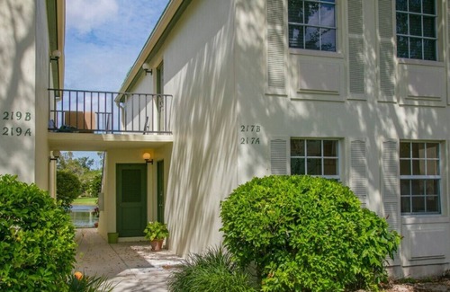 Pine Woods Condo | BEAUTIFUL - 2BEDROOM/2BATH - NAPLES BATH AND TENNIS CONDO