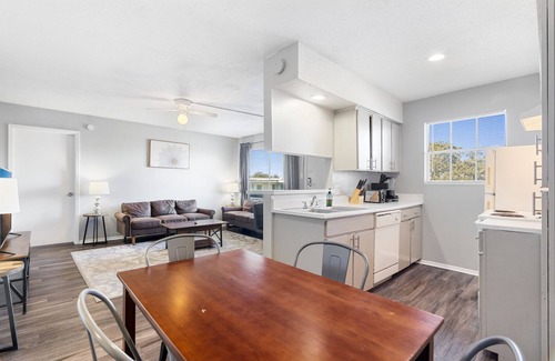 North University Apartment | Beautiful 2BR/2BA in Hydepark 5273