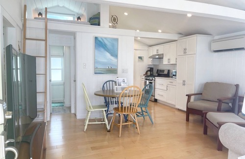 Hampton Cottage | BEAUTIFUL 2BR Cottage on Boars Head in Hampton Beach!