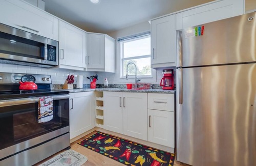 Lake Ridge Apartment | Beautiful 2BR House/1 Gbps/Office Desk+Chair
