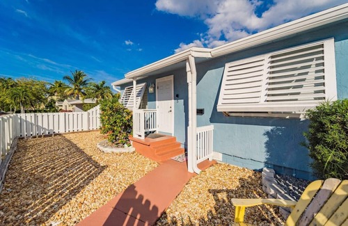 Lake Ridge Apartment | Beautiful 2BR House/1 Gbps/Office Desk+Chair