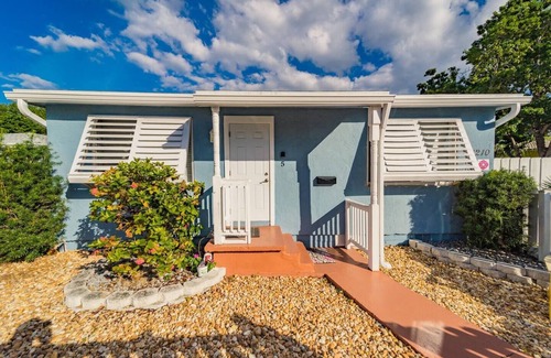 Lake Ridge Apartment | Beautiful 2BR House/1 Gbps/Office Desk+Chair