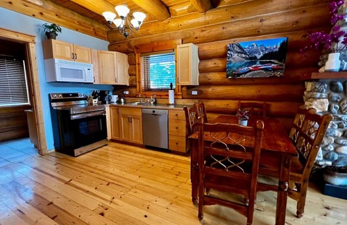 Golden Cabin | Beautiful 2BR Wooden Cabin