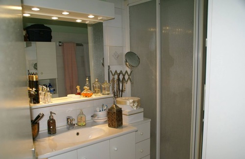 Croissy-sur-Seine Apartment | Beautiful 2p accommodation with private, quiet and green garden 10 minutes from Paris