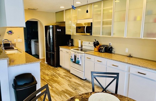 Crystal River House | Beautiful 3-2 Waterfront Home Solar Pool