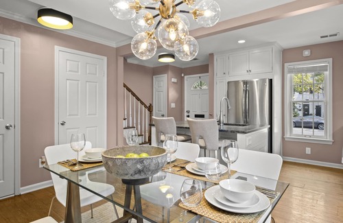 Old Town Alexandria House | Beautiful 3-Bdrm Home <> Park 2 Cars <> King Bed