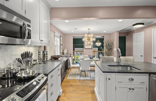 Old Town Alexandria House | Beautiful 3-Bdrm Home <> Park 2 Cars <> King Bed