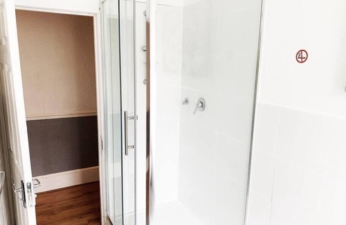 Streatham House | Beautiful 3 bed apartment free parking near trains