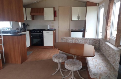 Clacton-on-Sea House | Beautiful 3-Bedrooms Static Caravan Holiday Home