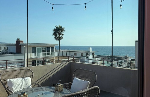 Sand Section Condo | Beautiful 3-bedroom condo with AC in Manhattan Beach