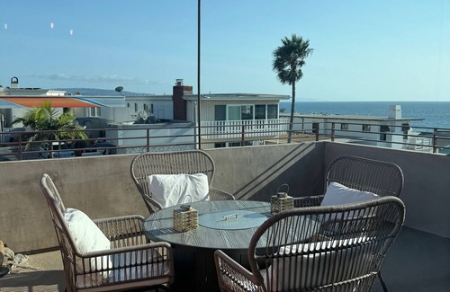 Sand Section Condo | Beautiful 3-bedroom condo with AC in Manhattan Beach