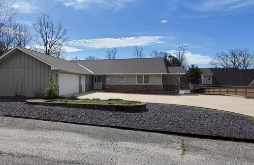 Eureka Springs House | Beautiful 3 bedroom 2 bath home NEAR THE COUNTRY CLUB!