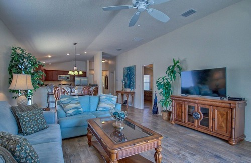 St. James House | Beautiful 3 Bedroom, 2 Bath, Private Courtyard Villa with Tropical Paradise Pool
