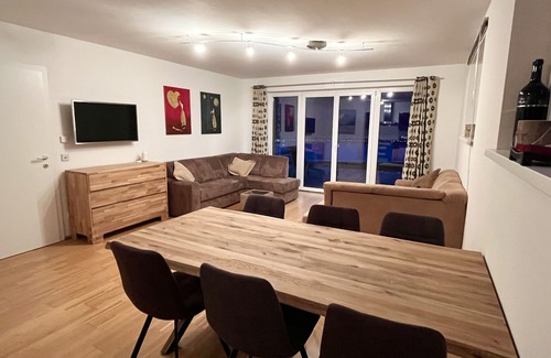 Zell am See Apartment | Beautiful 3 bedroom apartment with large private terrace and lake views 🌼
