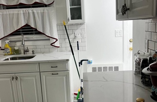 Stratford Apartment | Beautiful 3 Bedroom Home Stratford CT Close to Train, I95, Beach & Shopping