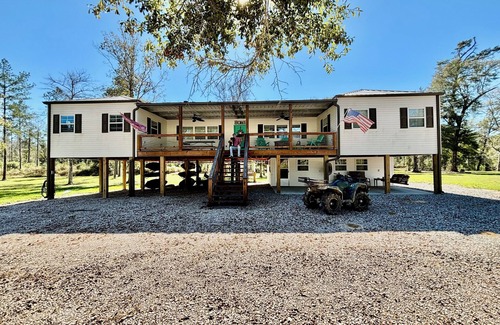 Mittie House | Beautiful 3-bedroom house with beautiful river views in Oberlin